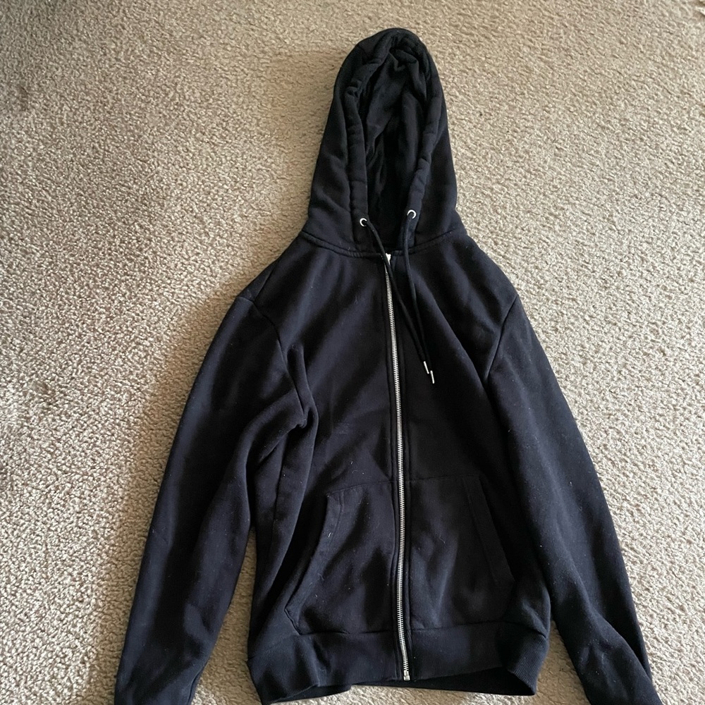 COPY - Black hoodie (Tagged zara for exposure)